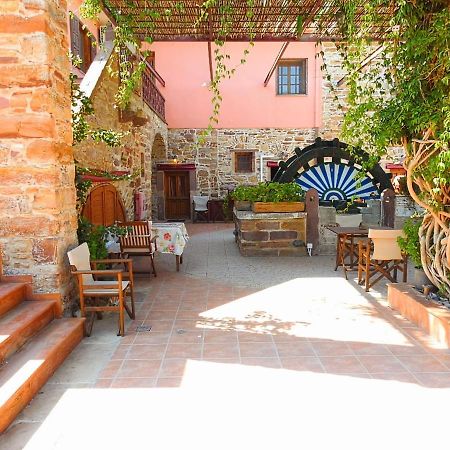 Mouzaliko Guesthouse Mansion Kampochora  エクステリア 写真