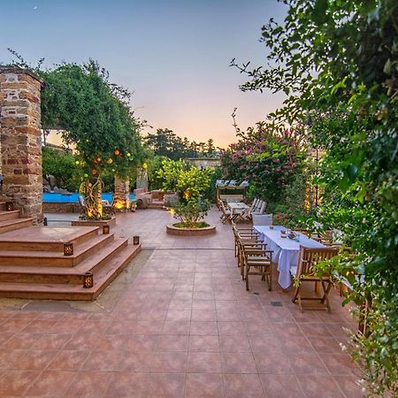 Mouzaliko Guesthouse Mansion Kampochora  エクステリア 写真