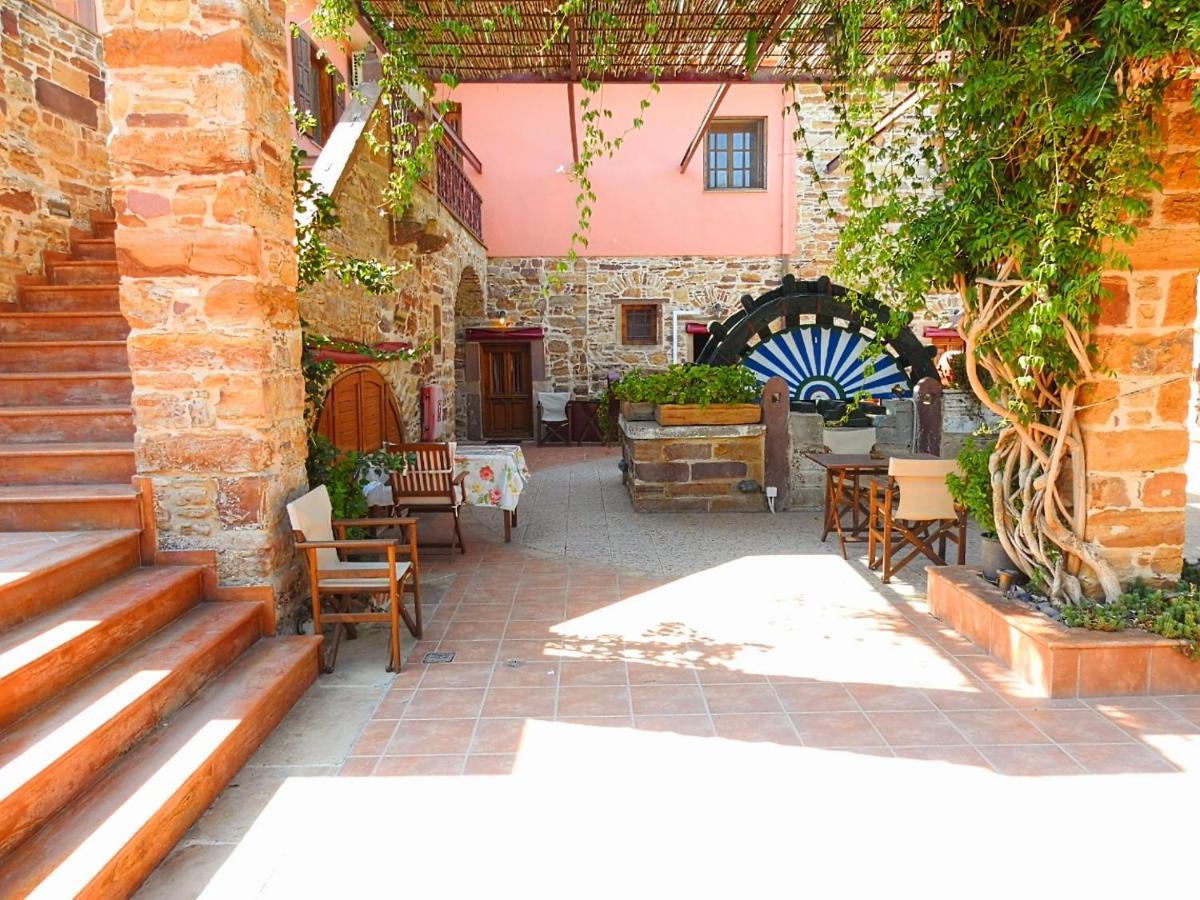 Mouzaliko Guesthouse Mansion Kampochora  エクステリア 写真