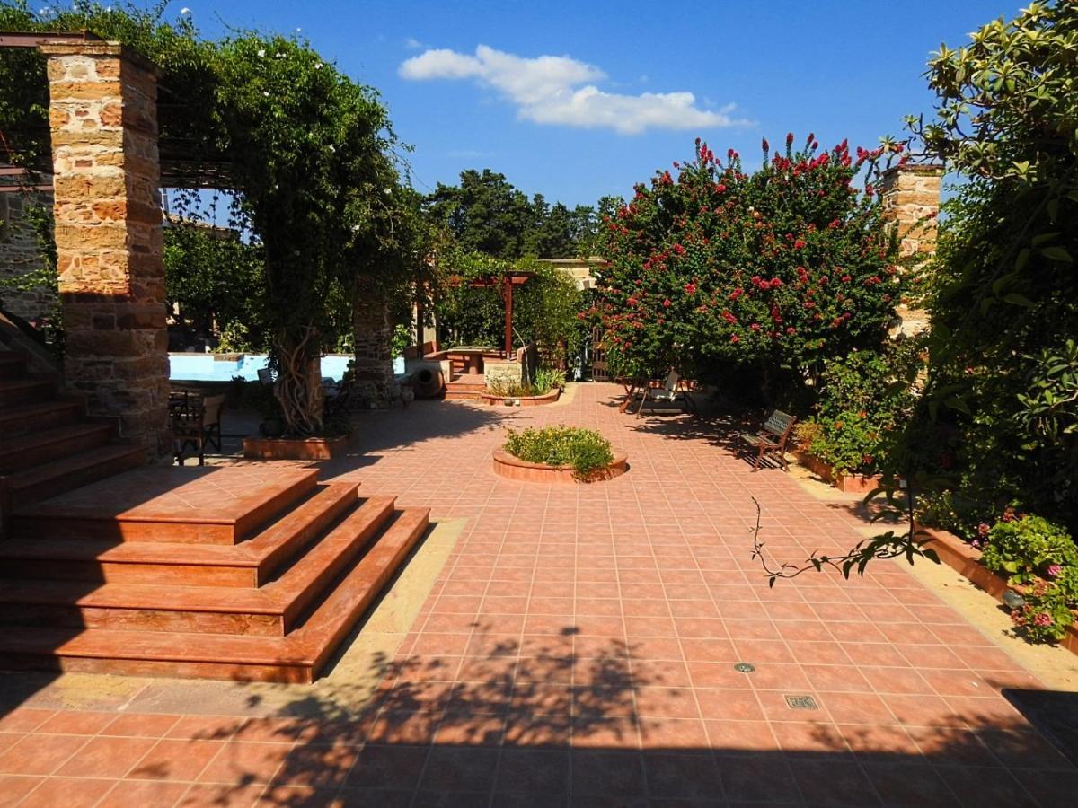Mouzaliko Guesthouse Mansion Kampochora  エクステリア 写真