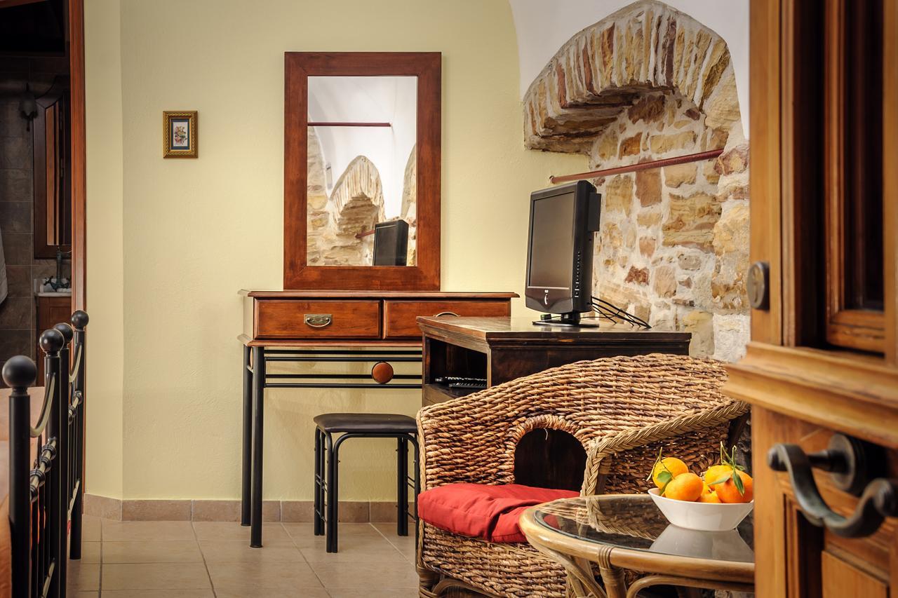Mouzaliko Guesthouse Mansion Kampochora  エクステリア 写真
