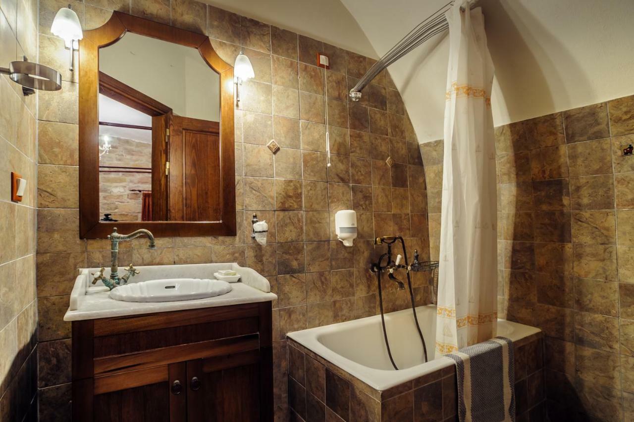 Mouzaliko Guesthouse Mansion Kampochora  エクステリア 写真
