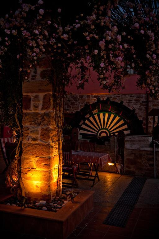Mouzaliko Guesthouse Mansion Kampochora  エクステリア 写真