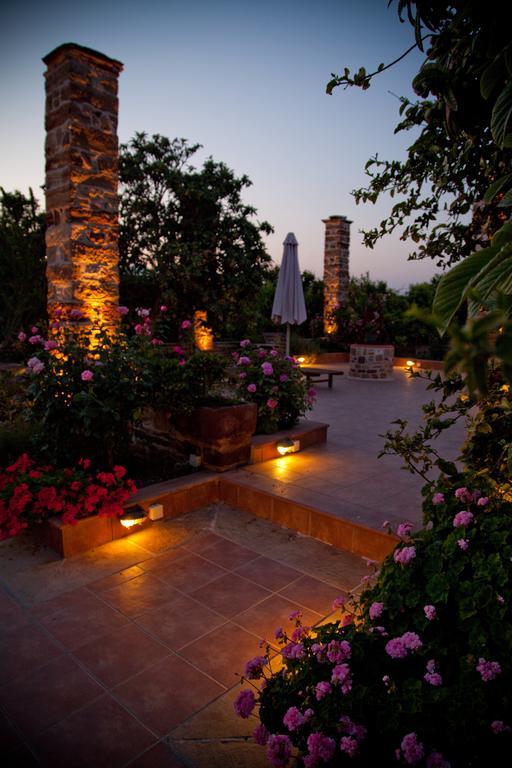 Mouzaliko Guesthouse Mansion Kampochora  エクステリア 写真