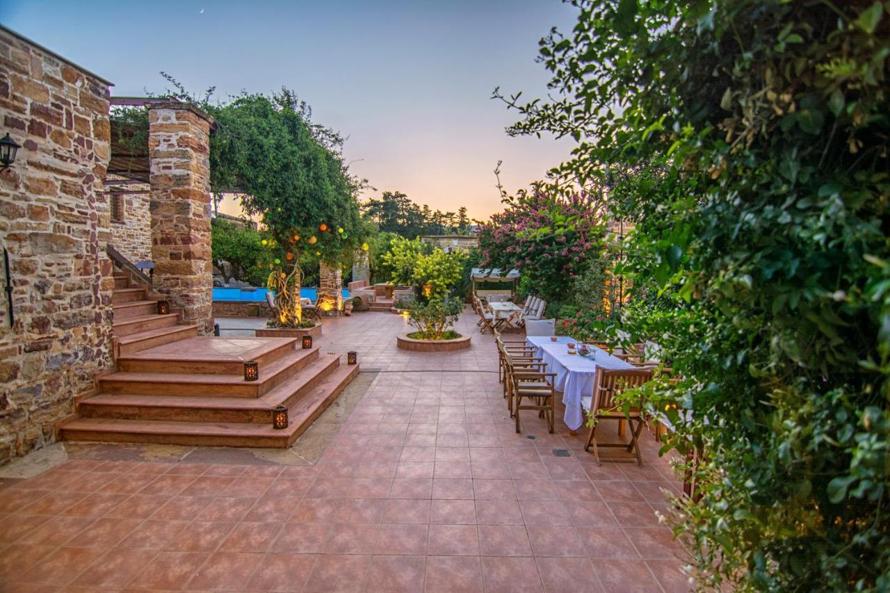 Mouzaliko Guesthouse Mansion Kampochora  エクステリア 写真